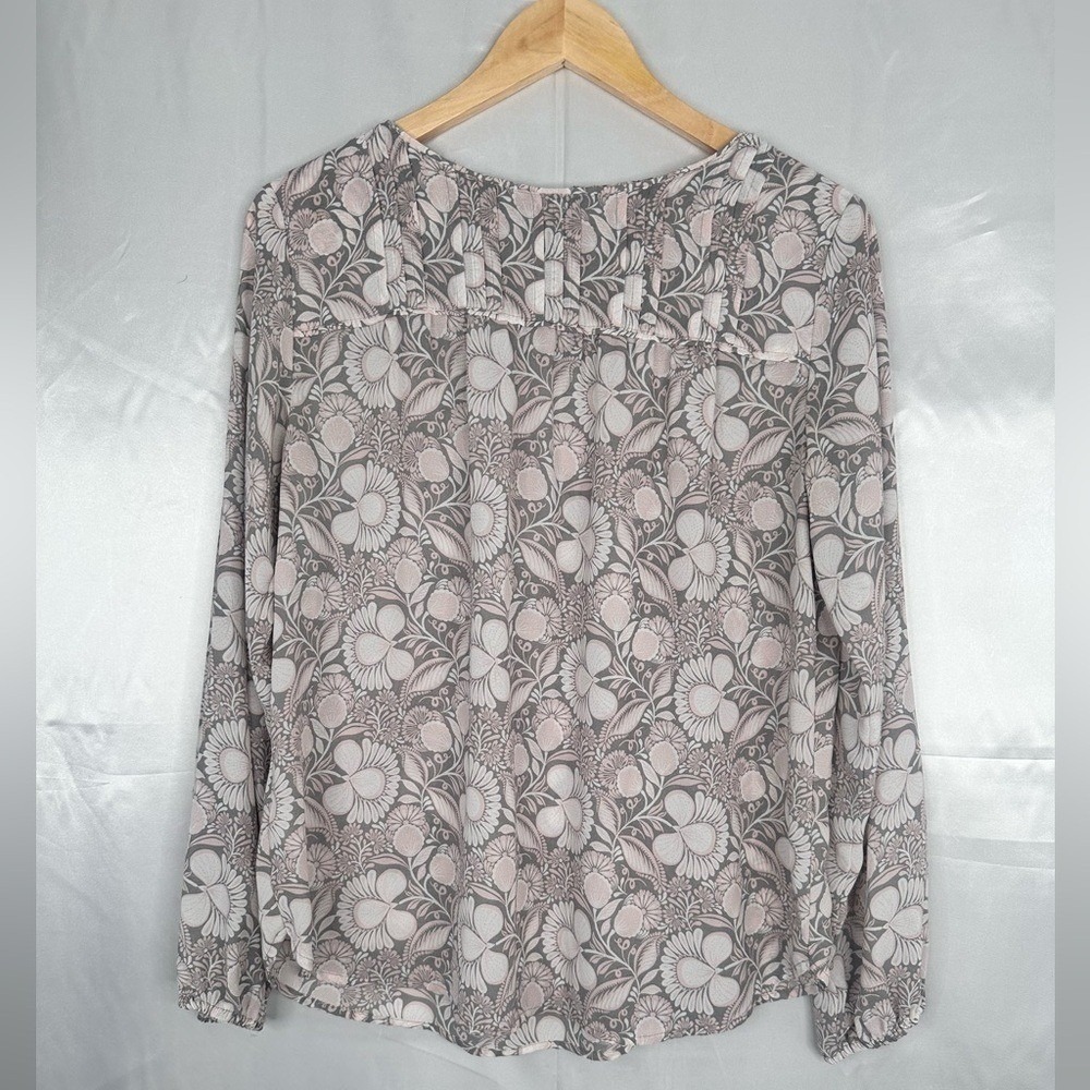 Loft Floral Pleated Yoke Blouse Grey Blush Long Sleeve Keyhole Back Size S